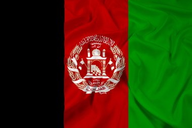 Afganistan bayrağı sallayarak