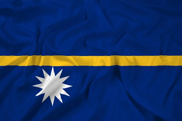 Brandissant le drapeau Nauru — Photo