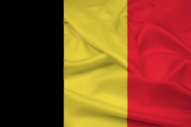 Belçika bayrağı sallayarak