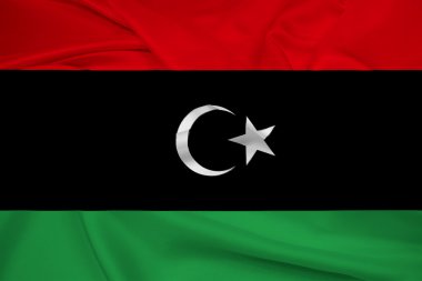 Libya bayrağı sallayarak