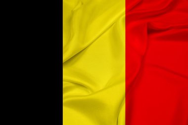 Belçika bayrağı sallayarak