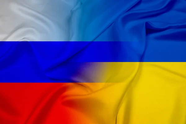 Ondeando Bandera de Ucrania y Rusia — Foto de Stock