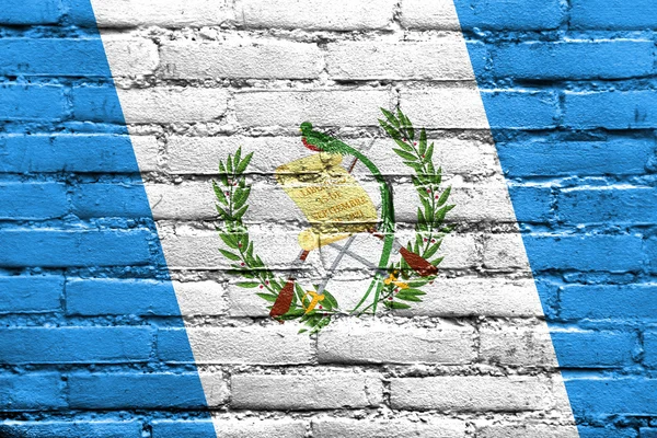 Bandera de Guatemala pintada sobre pared de ladrillo — Foto de Stock