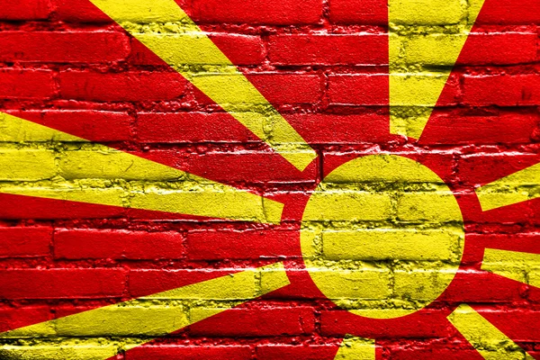 Makedonya bayrak tuğla duvara boyalı — Stok fotoğraf