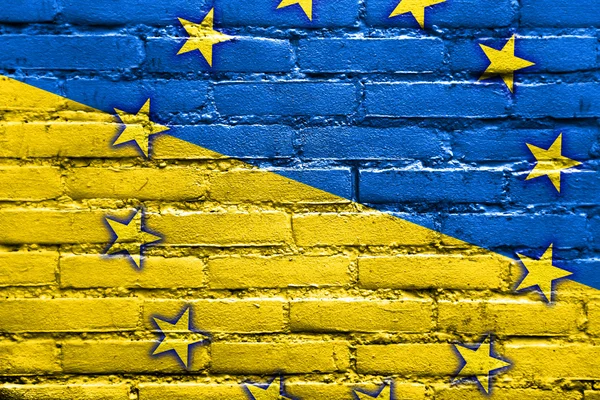 Ukraine et drapeau de l'UE peint sur un mur de briques — Photo