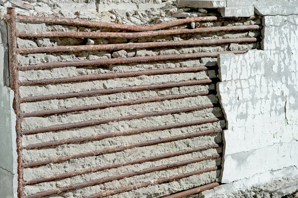 Birim Eski Büyük Binanın Alçı Kaplamasını Kaldırırken Betonla Dolu Olan — Stok fotoğraf