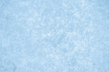 Buz kristallerinden oluşan bir desen içinde mavi buz. Doğal arkaplan