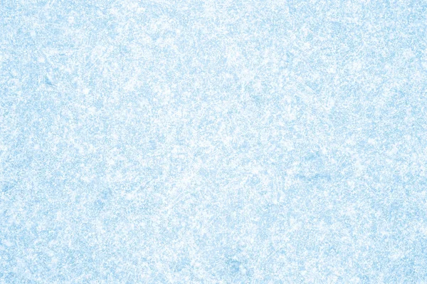 Gelo azul densamente coberto com geada branca. Fundo natural — Fotografia de Stock