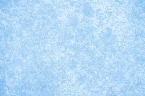 Gelo cinza azulado em um padrão de aberturas de veias brilhantemente brilhantes na geada. Fundo natural — Fotografia de Stock