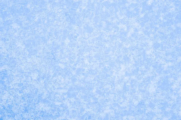 Light blue ice in an openwork pattern of glowing ice veins in uniform light. Background — Stock Photo, Image