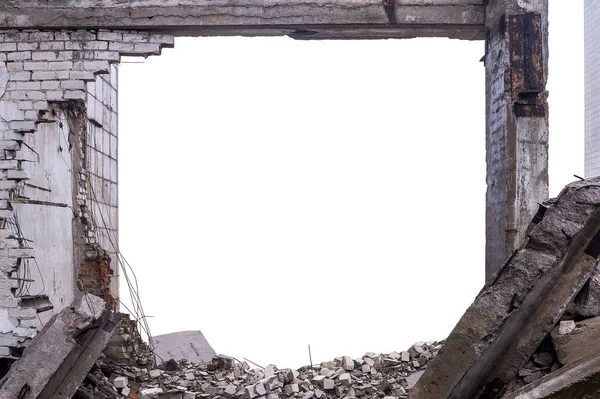Zničená Stěna Budovy Hromadou Betonových Trosek Hromad Desek Cihel Prutů — Stock fotografie