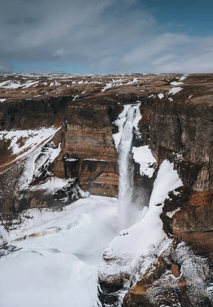 Άποψη Του Καταρράκτη Haifoss Στην Ισλανδία Κατά Διάρκεια Του Χειμώνα — Φωτογραφία Αρχείου