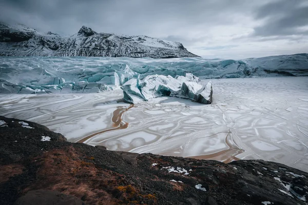 Aerial drone panorama top view gleccser iceland svinafellsjoekull, olvadó jég, éghajlatváltozás és a globális felmelegedés koncepciója — Stock Fotó