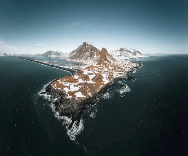 Drone Utsikt Över Ett Snötäckt Eystrahorn Berg Island Hvalnes Halvö — Stockfoto