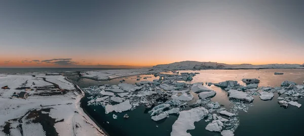 Drone Aéreo Vista Praia Vulcânica Preta Lagoa Geleira Jokulsarlon Inverno — Fotografia de Stock