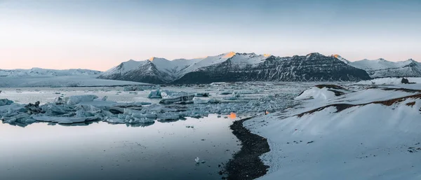 Hava Aracı Kışın Gün Batımında Jokulsarlon Buzul Gölü Nün Kara — Stok fotoğraf