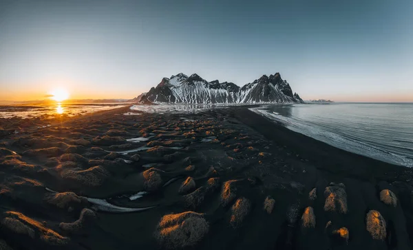 Flygdrönare Scenisk Bild Berömda Stokksnes Udde Och Vestrahorn Mountain Med — Stockfoto