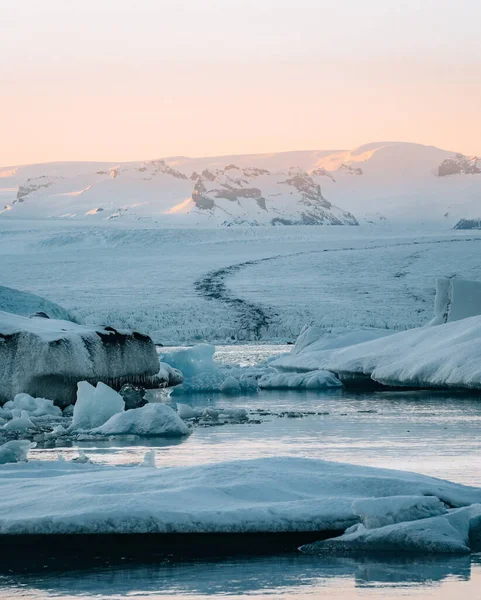 Aerial drone panorama of famous lake Joekulsarlon glacial lagoon and diamond beach with its icebergs and ice floes in Iceland during sunset twilight in winter. — Stock Photo, Image