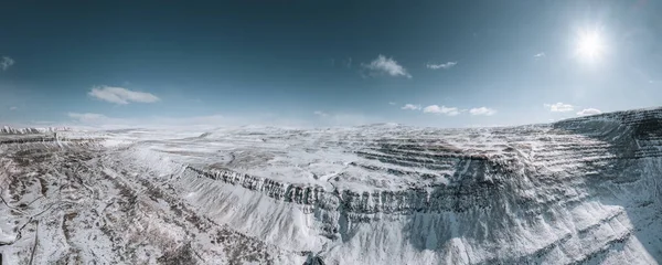 Flygdrönare syn på Dynjandi Foss kaskad vattenfall med is kanjon i förgrunden. Blå himmel. Westfjordar på västra Island — Stockfoto