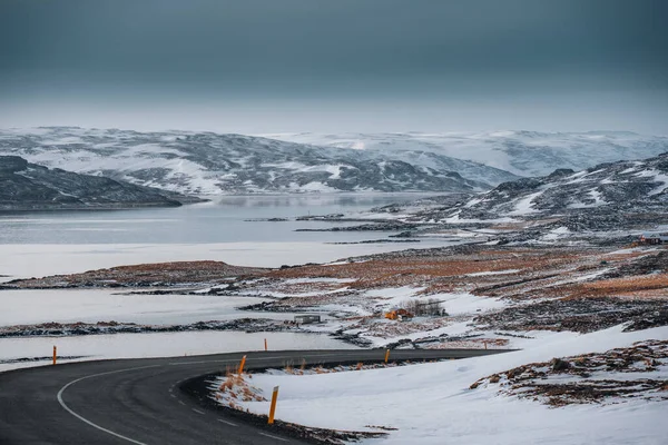 Street Highway Ring road No.1 in Iceland, with view towards mountain. Southern side if the country. Road trip travel concept. — Photo