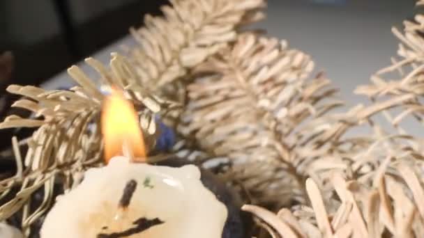 Extreme close-up detailed christmas composition with candles and dried pine branches — Stock video