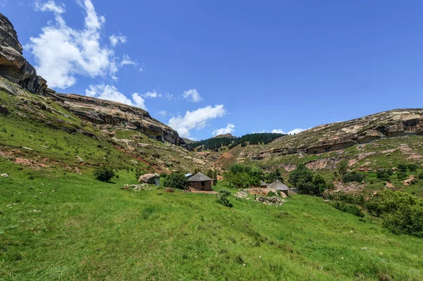 Cabaña en Lesotho Paisaje — Foto de Stock