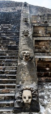 Teotihuacan piramit merdiven