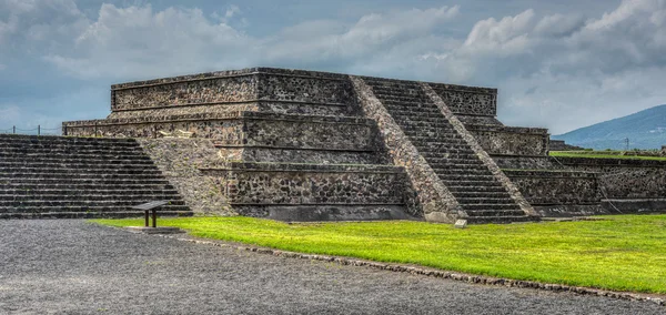 Piramide van Teotihuacan — Stockfoto