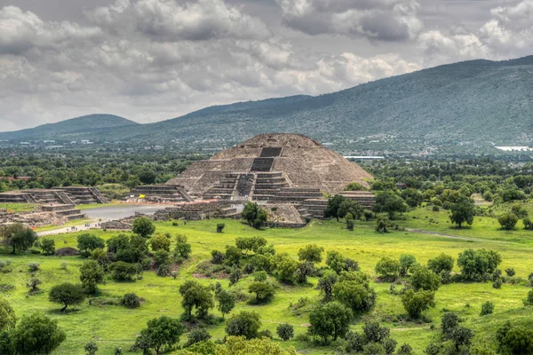 Piramide van de maan, teotihucan — Stockfoto