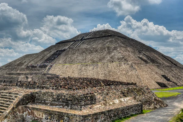 Piramit teotihuacan güneş — Stok fotoğraf