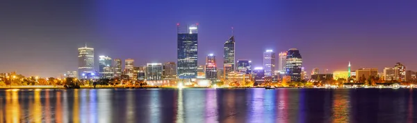 Perth Skyline bei Nacht — Stockfoto