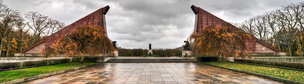 Σοβιετικό πολεμικό μνημείο μέσα το treptower park, Βερολίνο, Γερμανία Πανόραμα — Φωτογραφία Αρχείου