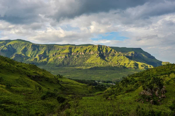 Landscape of Giants Castle Game Reserve — Stock Photo, Image