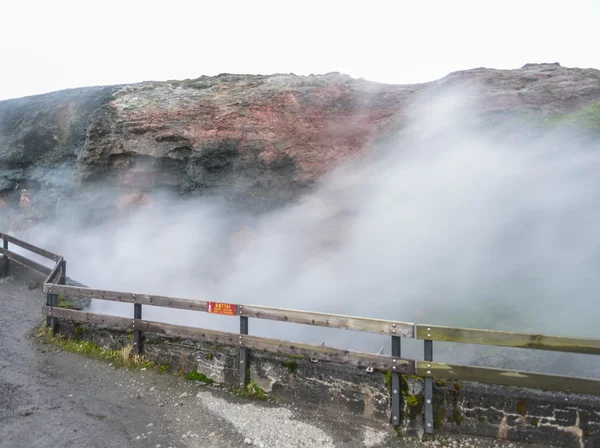 Deildartunguhver geotermikus tavasszal, Izland — Stock Fotó
