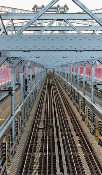 U-Bahn-Gleise der Williamsburg Bridge — Stockfoto