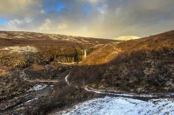 Svartifoss Wasser im frühen Winter — Stockfoto