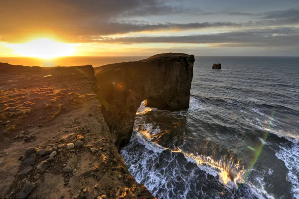 Dyrholaey arco di roccia marina, Islanda — Foto Stock