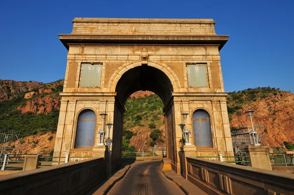 Hartbeespoort Dam Arch, Pretoria al atardecer — Foto de Stock