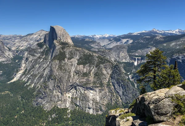 โดมครึ่งหนึ่งของ Yosemite Valley — ภาพถ่ายสต็อก