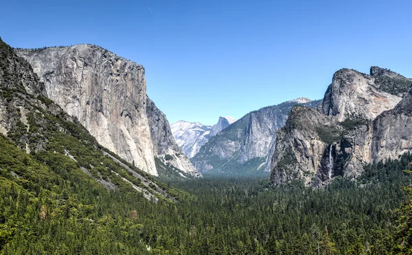 โดมครึ่งหนึ่งของ Yosemite Valley — ภาพถ่ายสต็อก