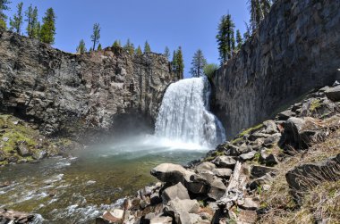 Gökkuşağı falls, şeytanın postpile Ulusal Anıtı