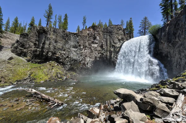 Rainbow falls, devil's postpile nationaal monument — Stockfoto