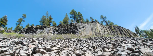 Bazaltowe formacje o diabła Postpile National Monument — Zdjęcie stockowe