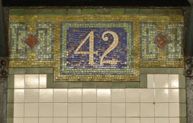 42. cadde nyc metro işareti