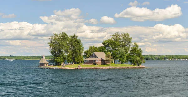 House on the Thousand Islands — Stock Photo, Image