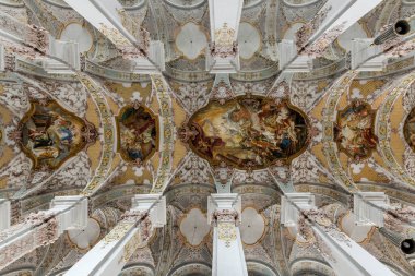 Münih, Almanya - 4 Temmuz 2021: Münih, Almanya 'da Heilig Geist Kirche veya Kutsal Ruh Kilisesi.