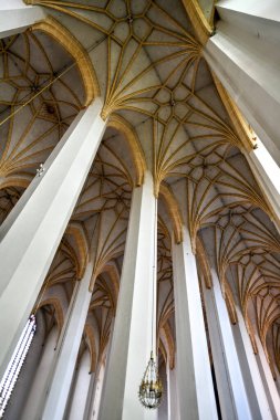 Münih, Almanya - 4 Temmuz 2021: Münih, Bavyera 'daki Meryem Kilisesi (Frauenkirche)