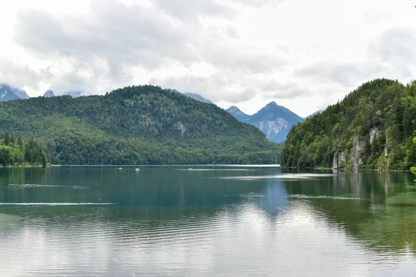 Reflejo Vista Del Lago Alpsee Durante Las Vacaciones Verano Baviera — Foto de Stock