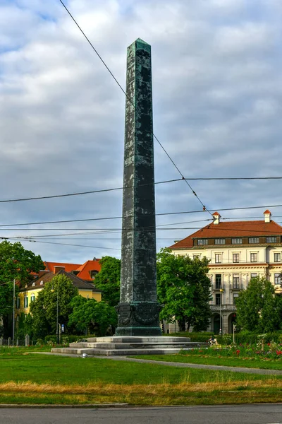 Mnichov Německo Července 2021 Obelisk Karolinenplatz Německém Mnichově Státě Bavorsko — Stock fotografie