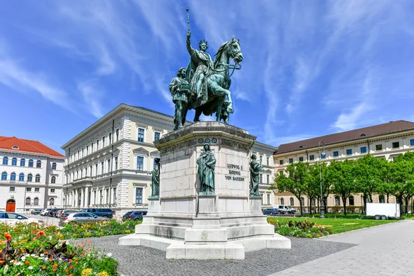 位于德国慕尼黑奥多斯广场的巴伐利亚国王路德维希一世的纪念碑 — 图库照片
